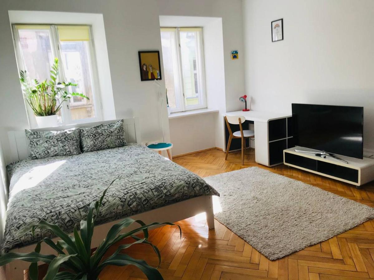 Berlin Apartment Лвив Екстериор снимка